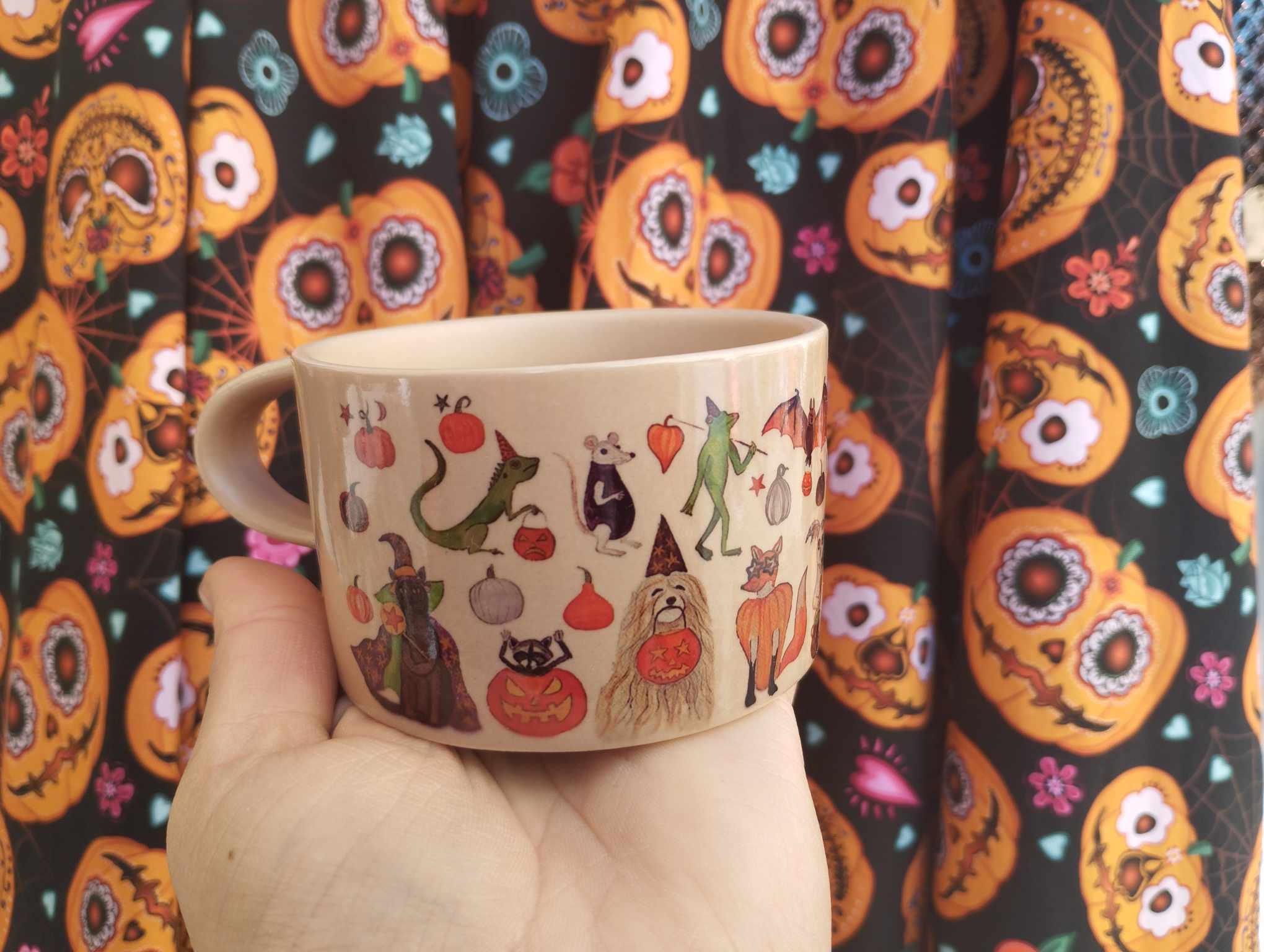 Makronka Halloweenská zvířátka na hnědé